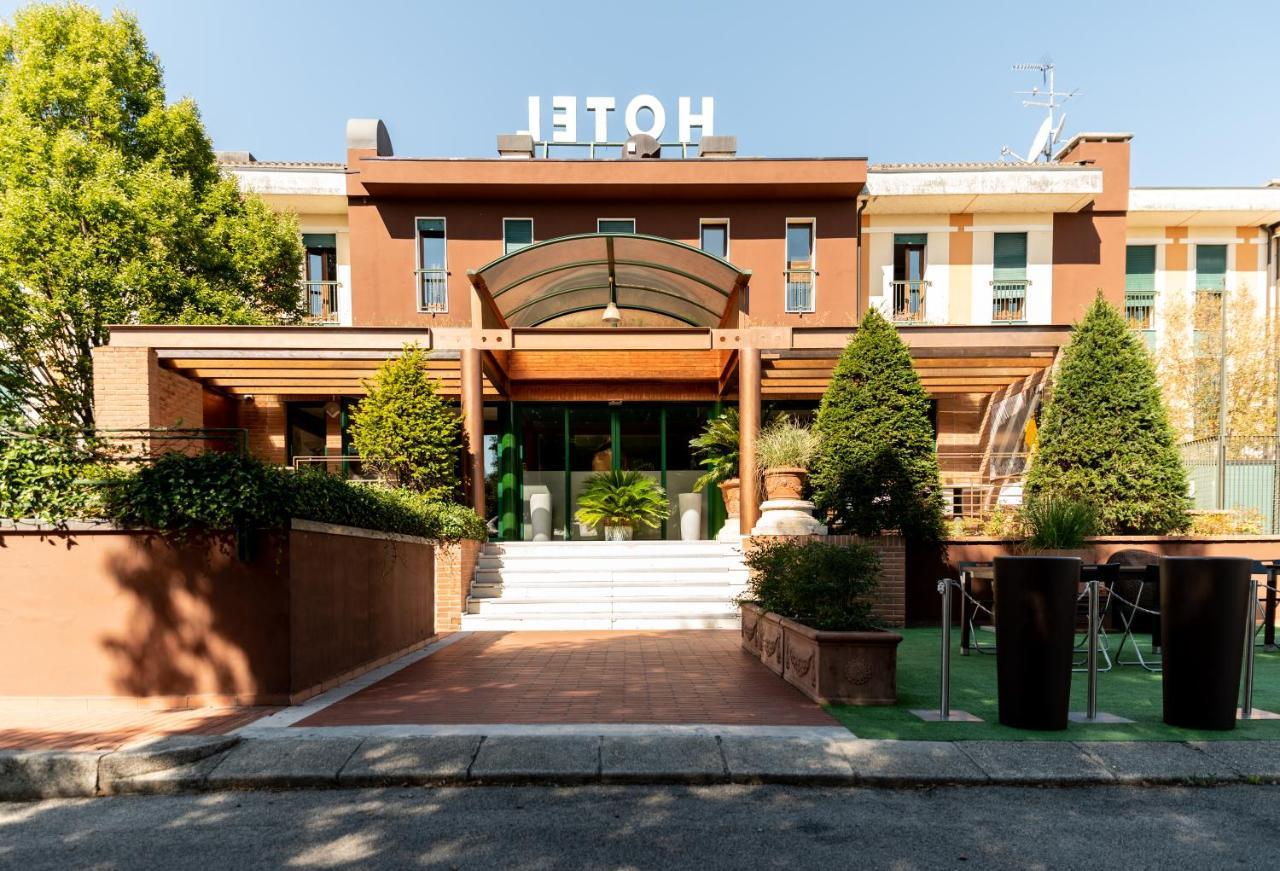 Hotel Querini Budget & Business Hotel Sandrigo Esterno foto