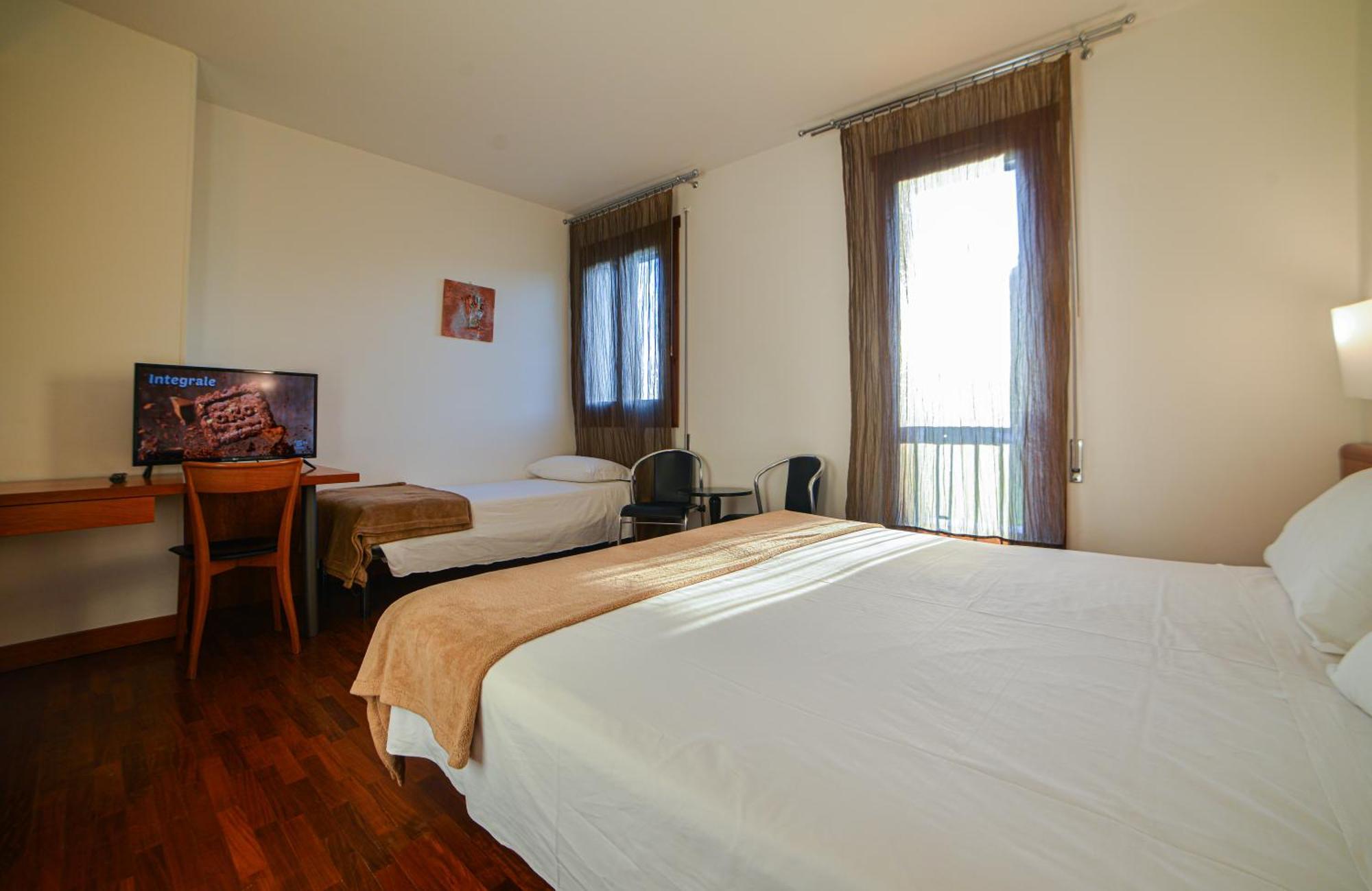 Hotel Querini Budget & Business Hotel Sandrigo Esterno foto